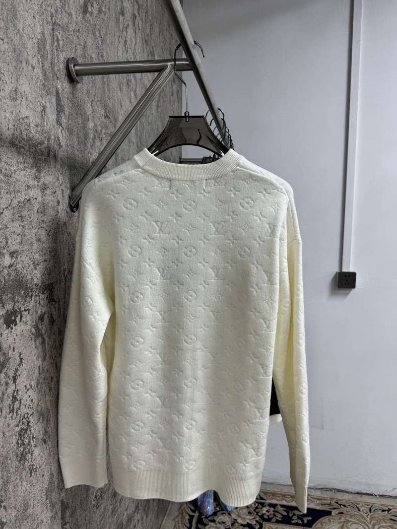 l0vis Vvtt0n sweater